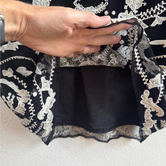 ODILLE {Anthropologie} ‘Cybele’ Embroidered Top - Picture 6 of 11